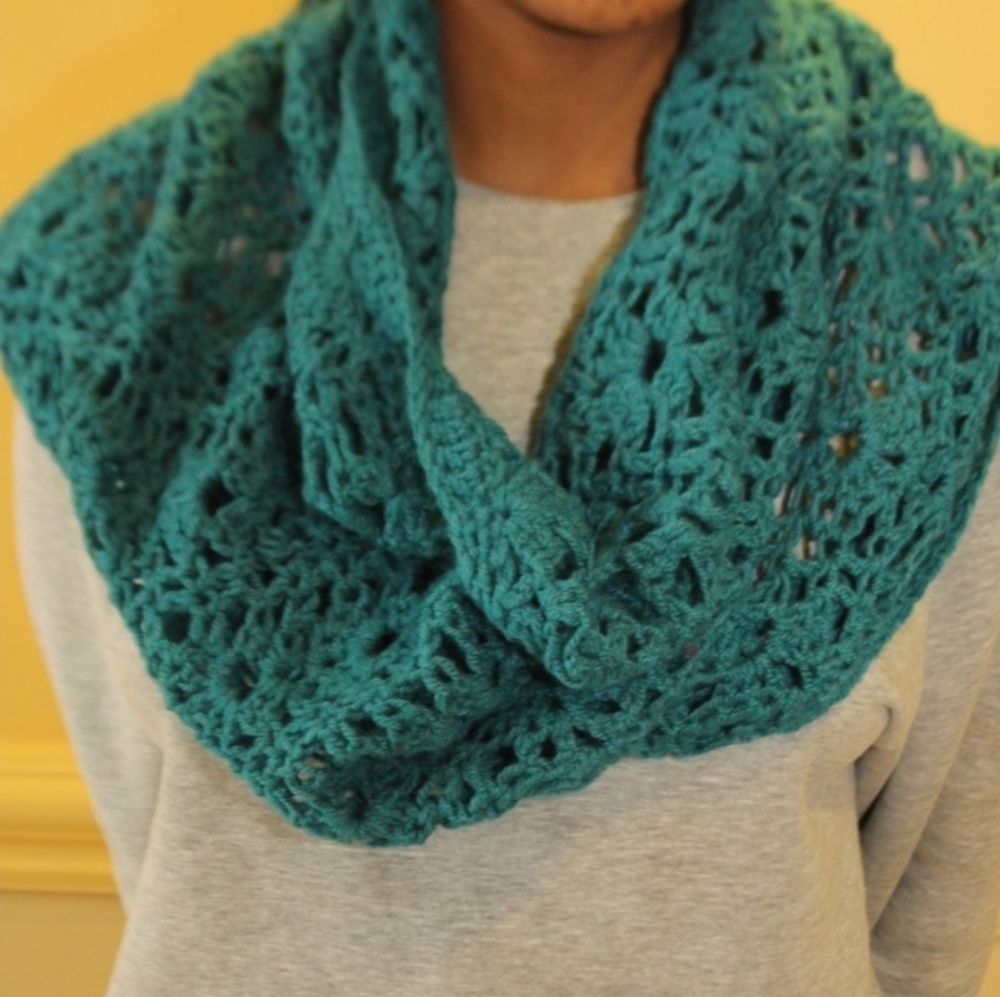 Handcrafted Super Soft Cowl / Scarf in Teal NEW - Picture 2 of 5